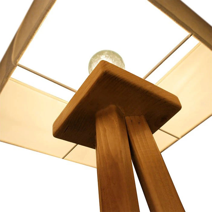 آباژور ایستاده